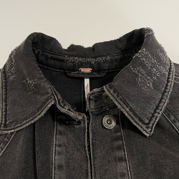 Free People Moonchild Distressed Denim Shirt Jacket Moon Dust Washed Black Small - Picture 11 of 16